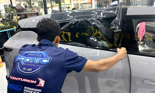 Dán Phim Cách Nhiệt Ô Tô: Giải Pháp Toàn Diện Bảo Vệ Nội Thất Xe Bền Đẹp Như Mới