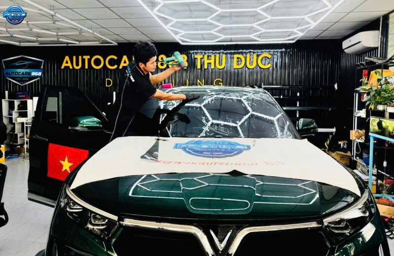 Dán Phim Cách Nhiệt Ô Tô: Nâng Tầm Tính Riêng Tư và Thẩm Mỹ Sang Trọng