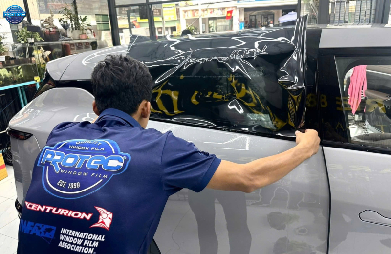 Dán Phim Cách Nhiệt Ô Tô: Giải Pháp Toàn Diện Bảo Vệ Nội Thất Xe Bền Đẹp Như Mới